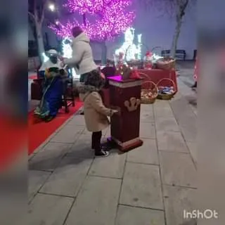 Algunas imágenes que hemos recibido del Cartero Real.
Visita hoy a nuestro muni...