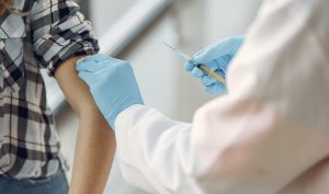 Andalucía abre agenda de forma progresiva para dosis de refuerzo Covid a mayores de 18 años