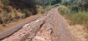 Camino de Cumbres a Aroche. Estado en el que quedó después de las fuertes lluvia...