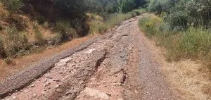 Camino de Cumbres a Aroche. Estado en el que quedó después de las fuertes lluvia...