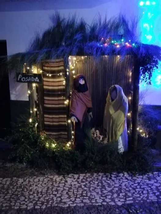 Comenzamos a compartir el Espíritu de la Navidad de nuestros vecinos.
 Gracias a...