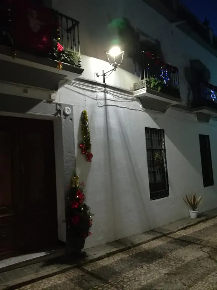 Seguimos compartiendo la magia de la Navidad.
Flores Quintanilla
Calle Mesón
...
