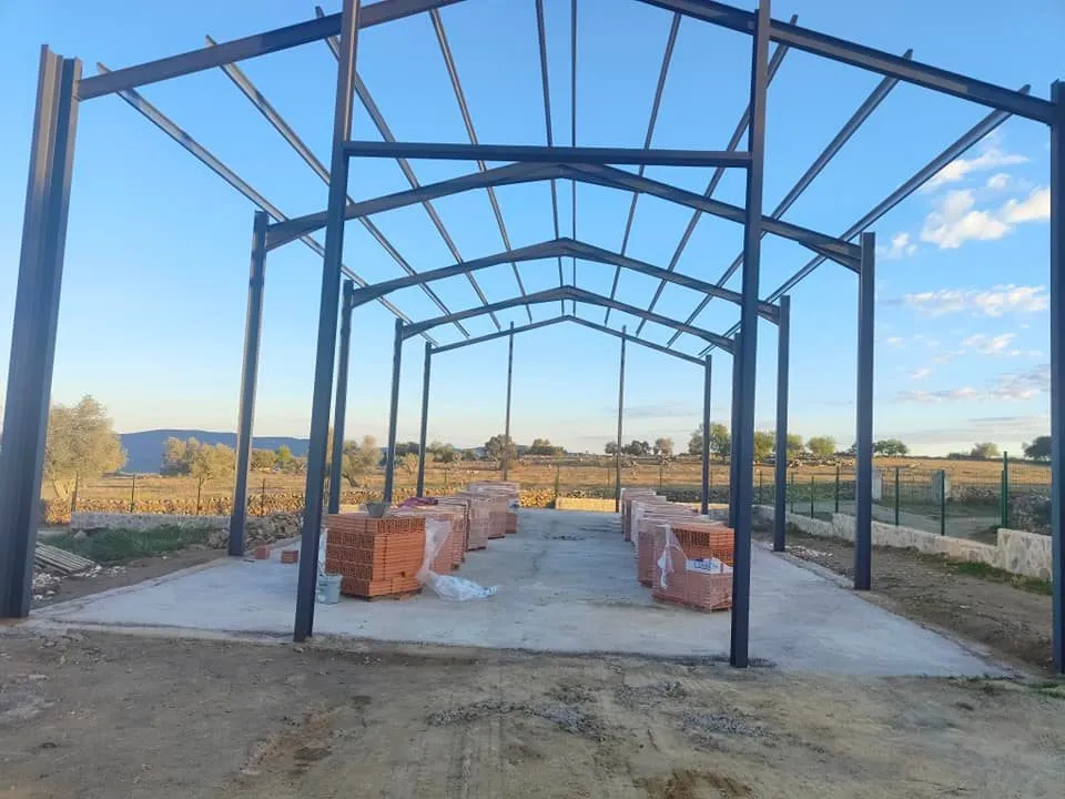 Seguimos trabajando para nuestro municipio.
 Construcción de Nave Industrial.
 P...