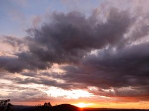 Nuestro cielo se despide en el atardecer.....esperando un nuevo día.