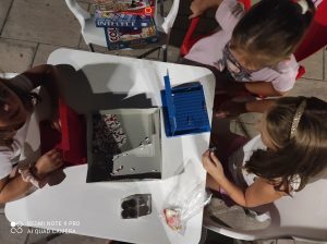 Jugamos con los más pequeños.
 Recuperamos los juegos de mesa.
 Actividades vera...