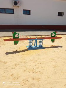 Seguimos trabajando.
 Ultimando los elementos del parque infantil.
 Ayuntamiento...